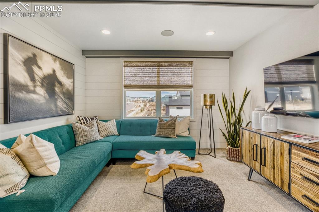 Image 11 of 27: Loft