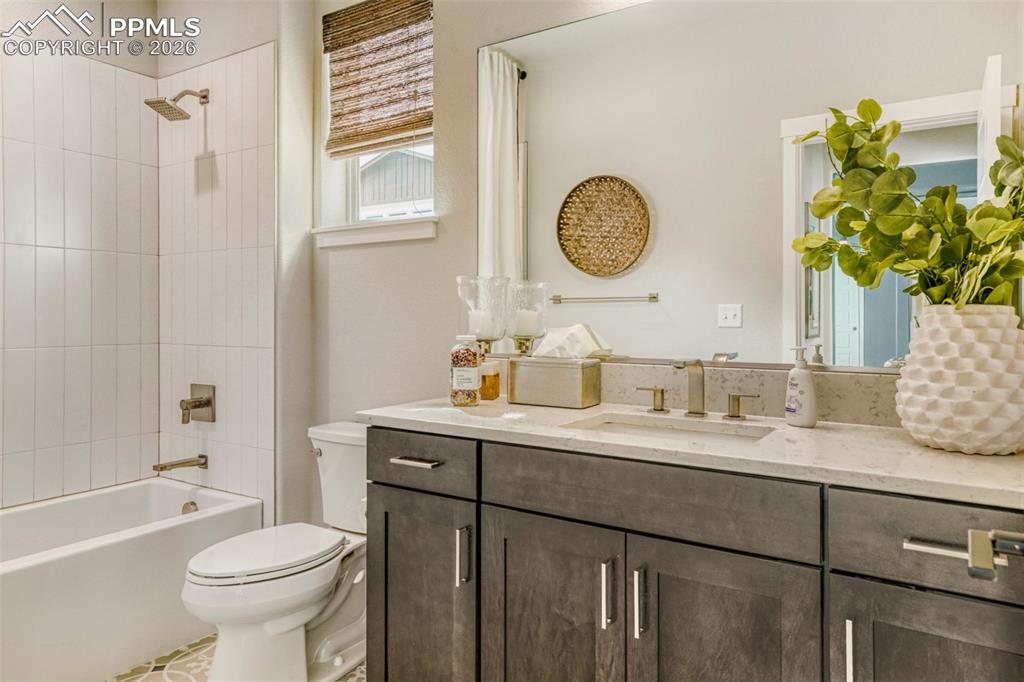 Image 13 of 27: Bathroom