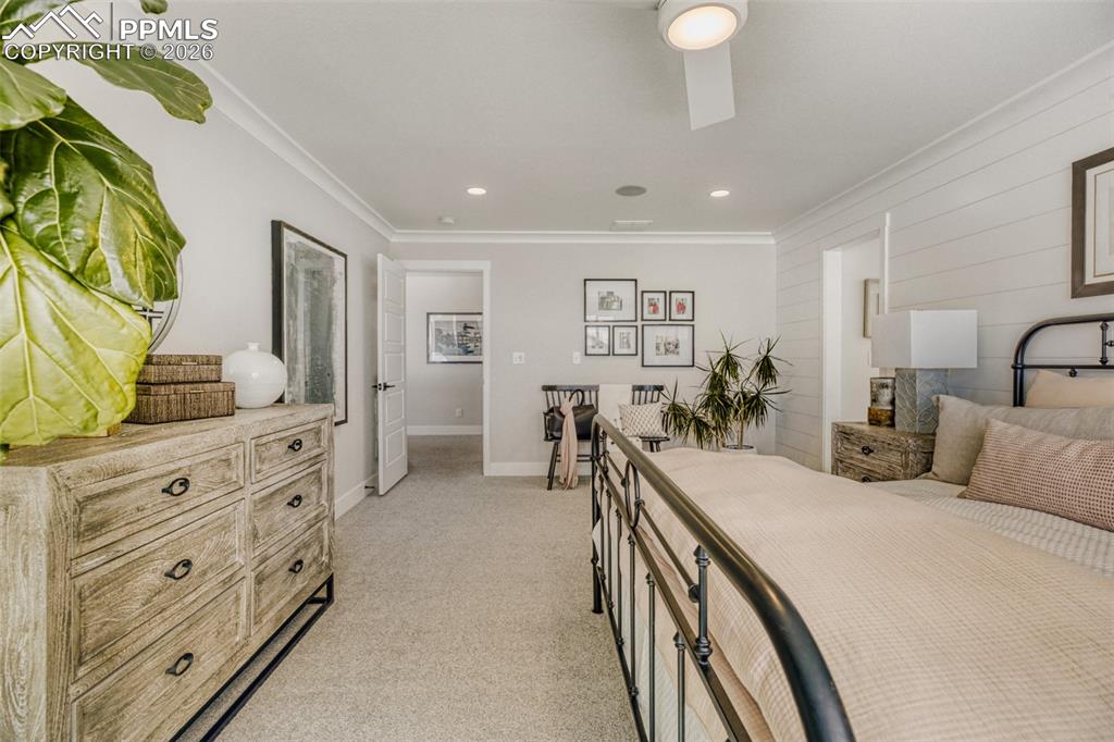 Image 15 of 27: Bedroom