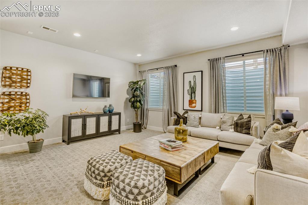 Image 19 of 27: Living Room