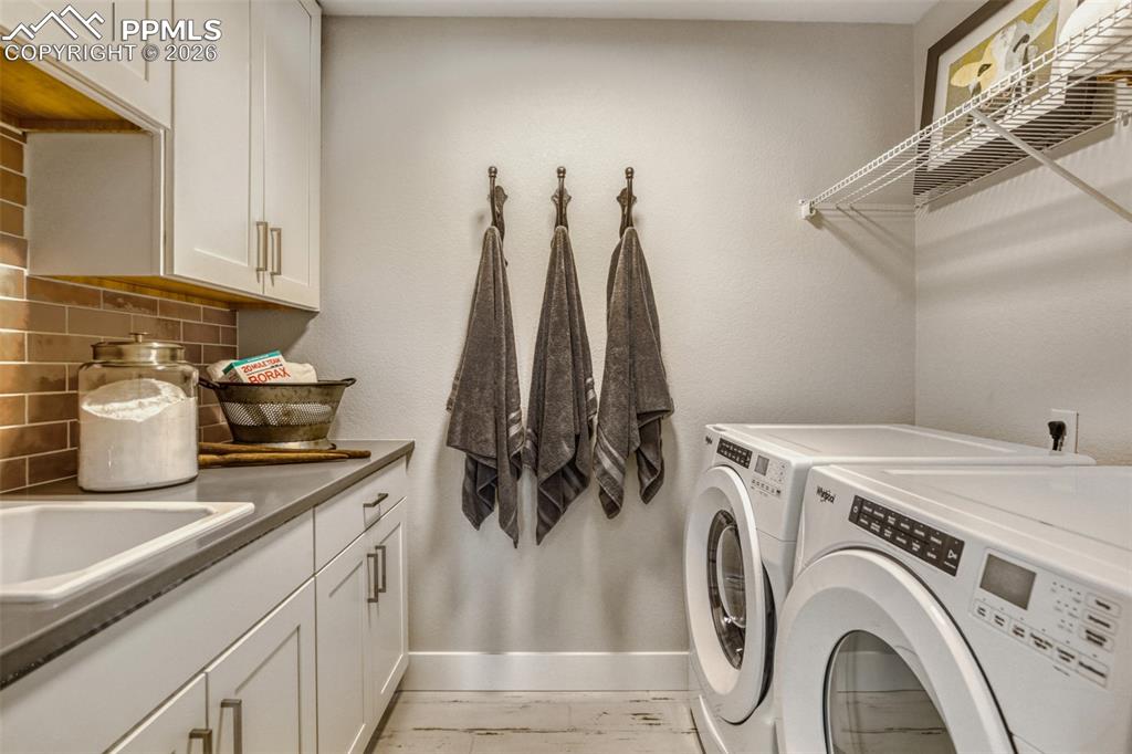 Image 21 of 27: Laundry