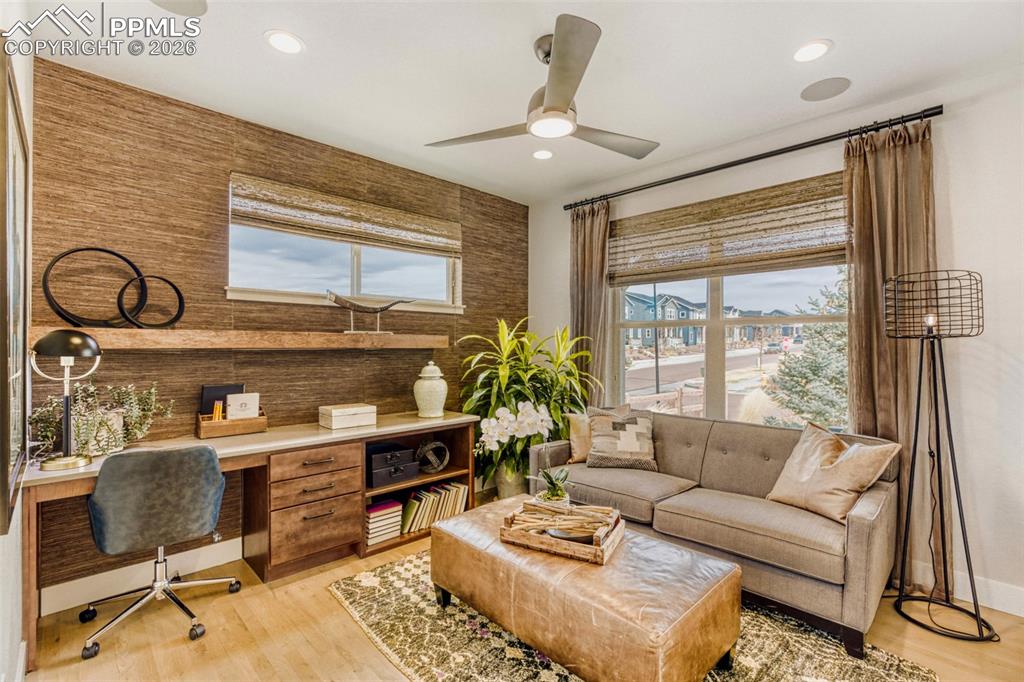 Image 8 of 27: Office