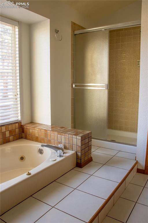 Image 16 of 42: Bathroom