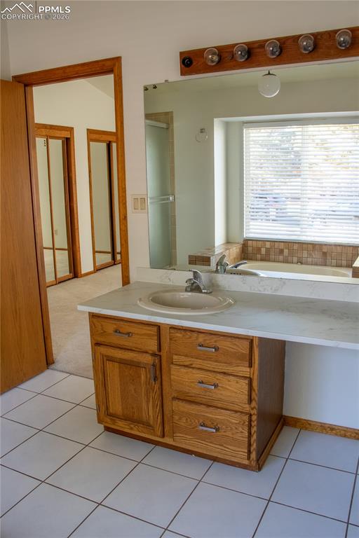 Image 18 of 42: Bathroom