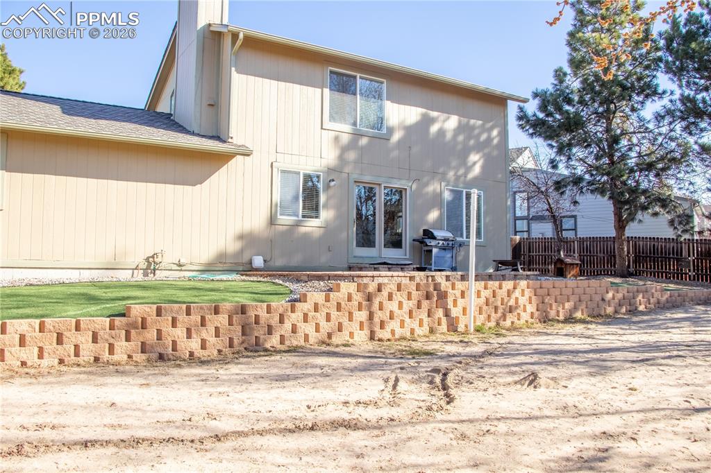 Image 37 of 42: Back of Structure