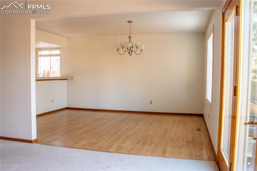 Image 7 of 42: Dining Area