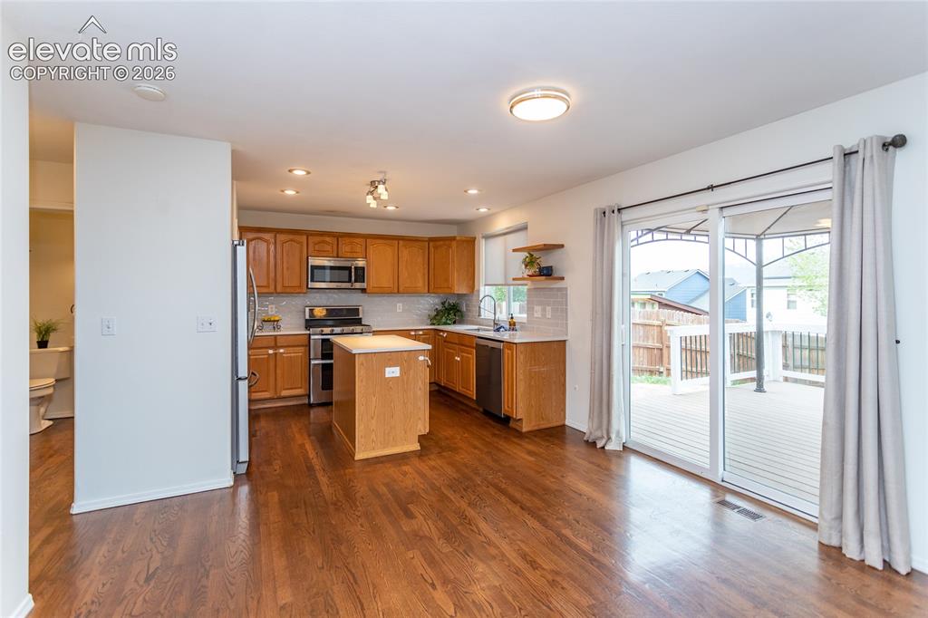Image 13 of 43: Kitchen