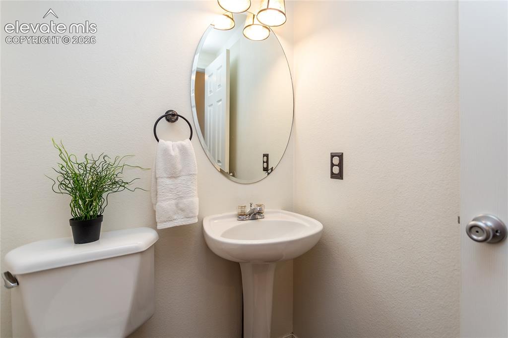 Image 25 of 43: Bathroom