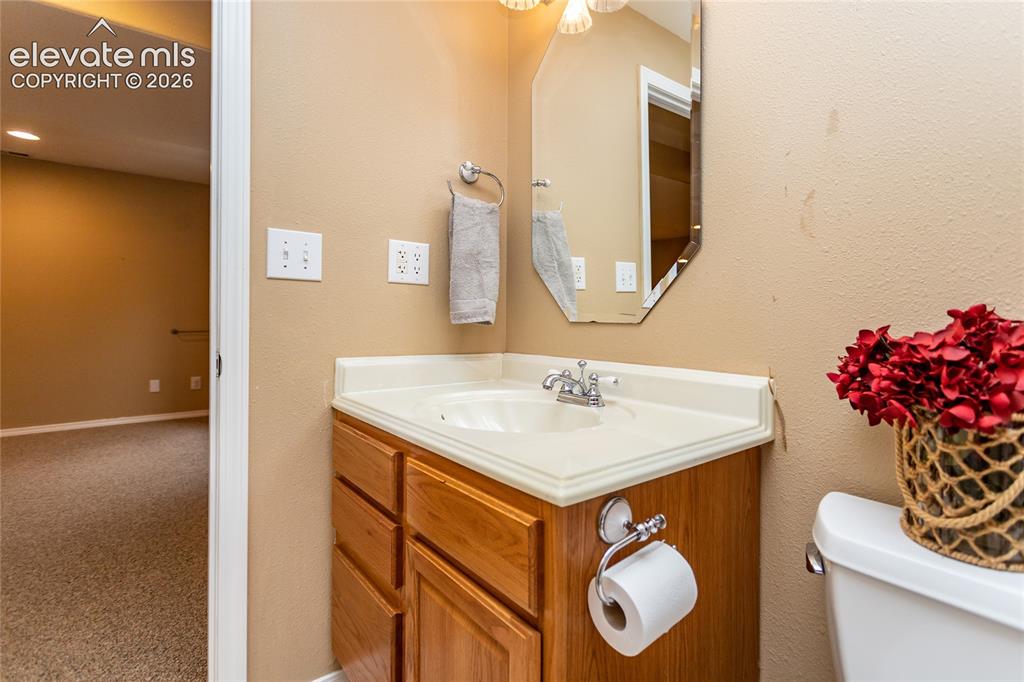 Image 36 of 43: Bathroom