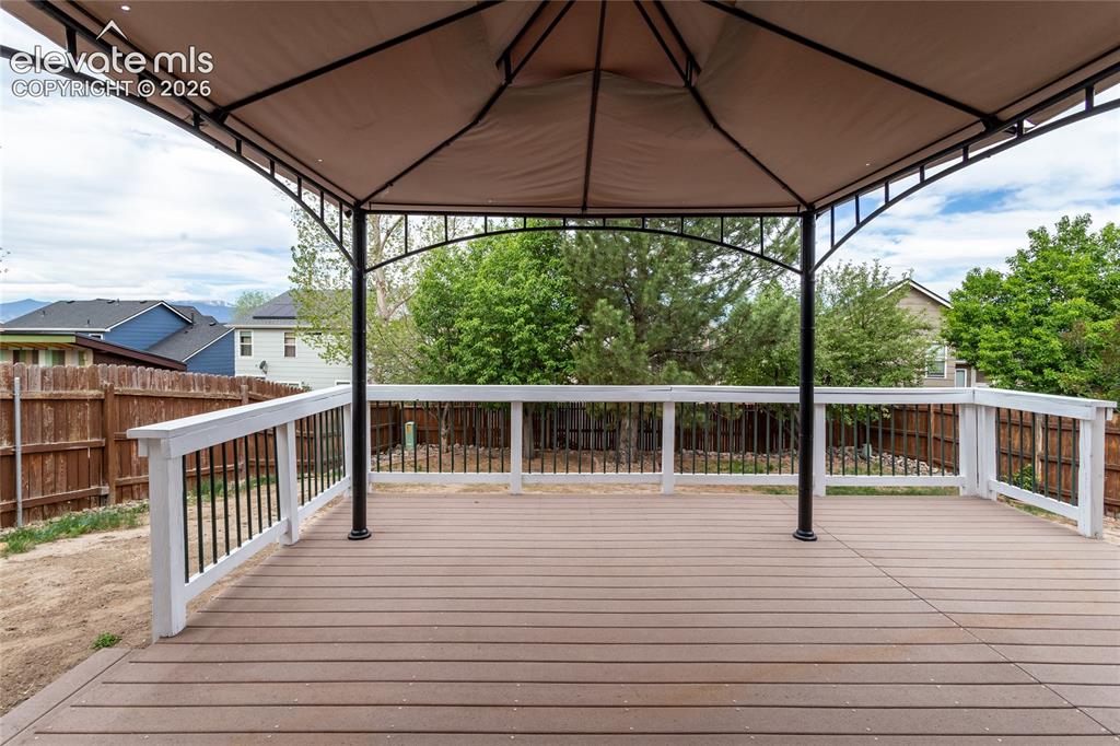 Image 40 of 43: Deck