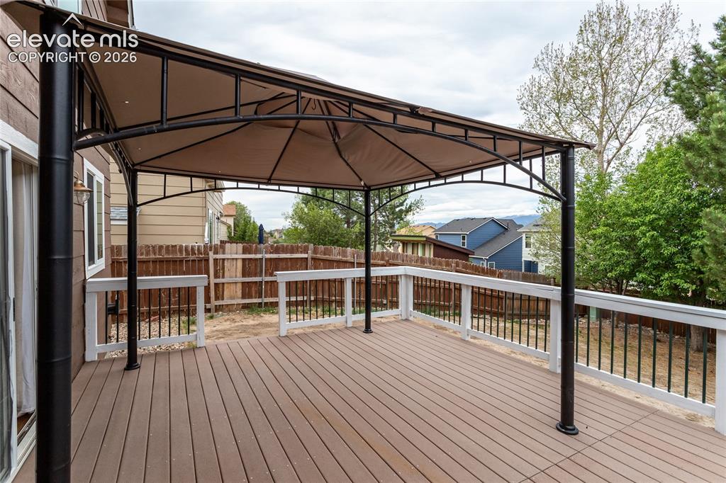 Image 41 of 43: Deck