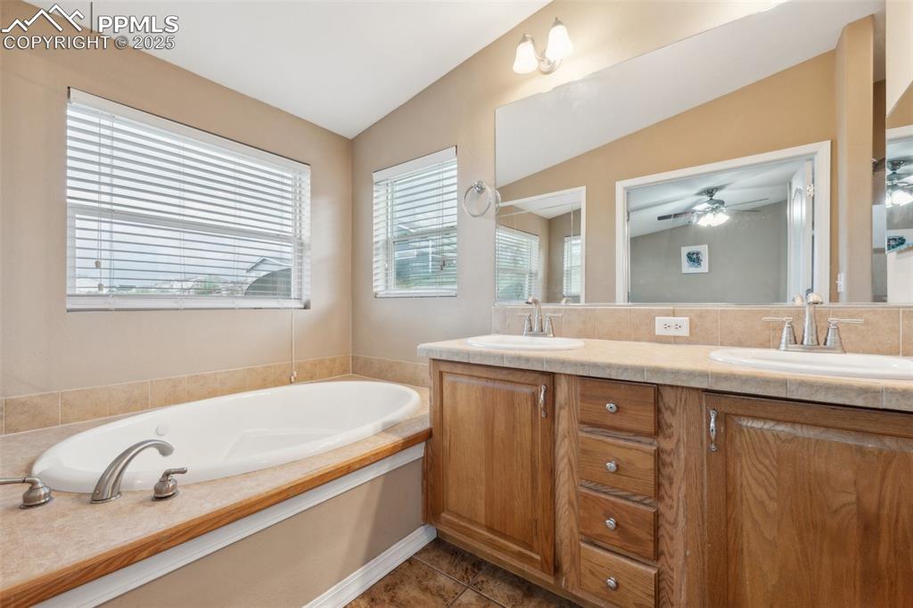 Image 10 of 18: Bathroom