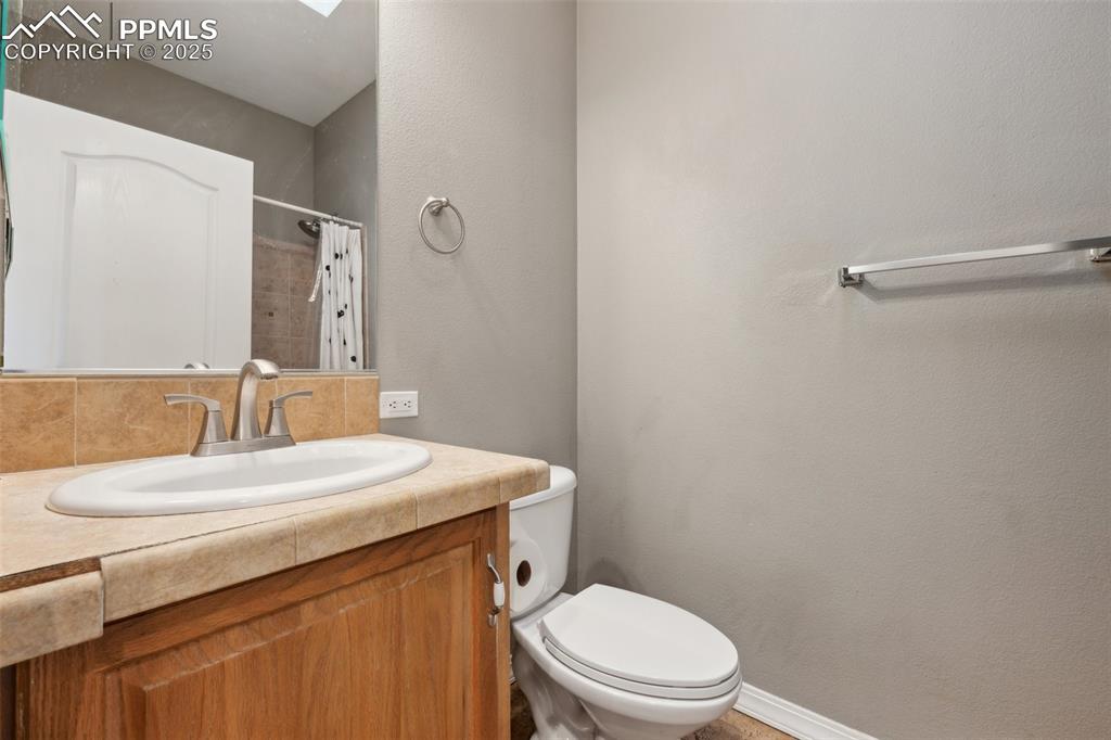 Image 12 of 18: Bathroom