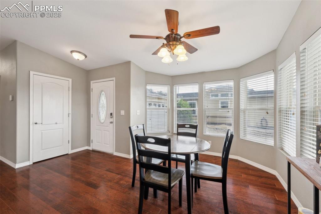 Image 5 of 18: Dining Area