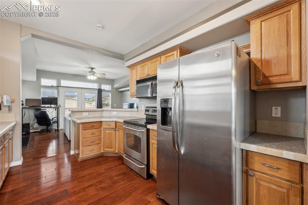 Image 6 of 18: Kitchen