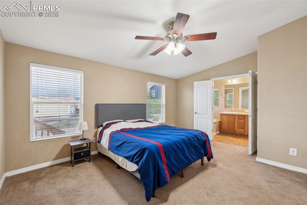 Image 9 of 18: Bedroom