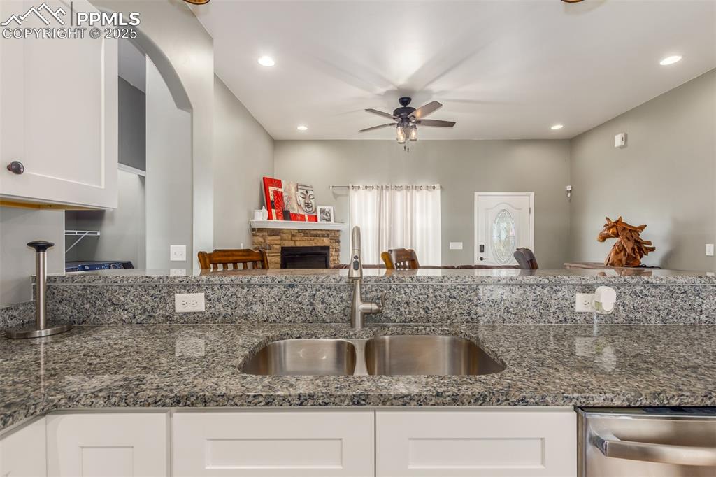 Image 10 of 39: Kitchen