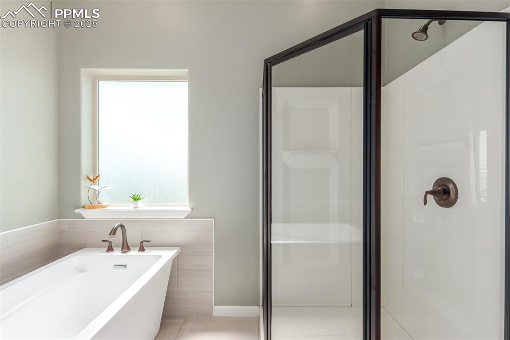 Image 13 of 39: Bathroom