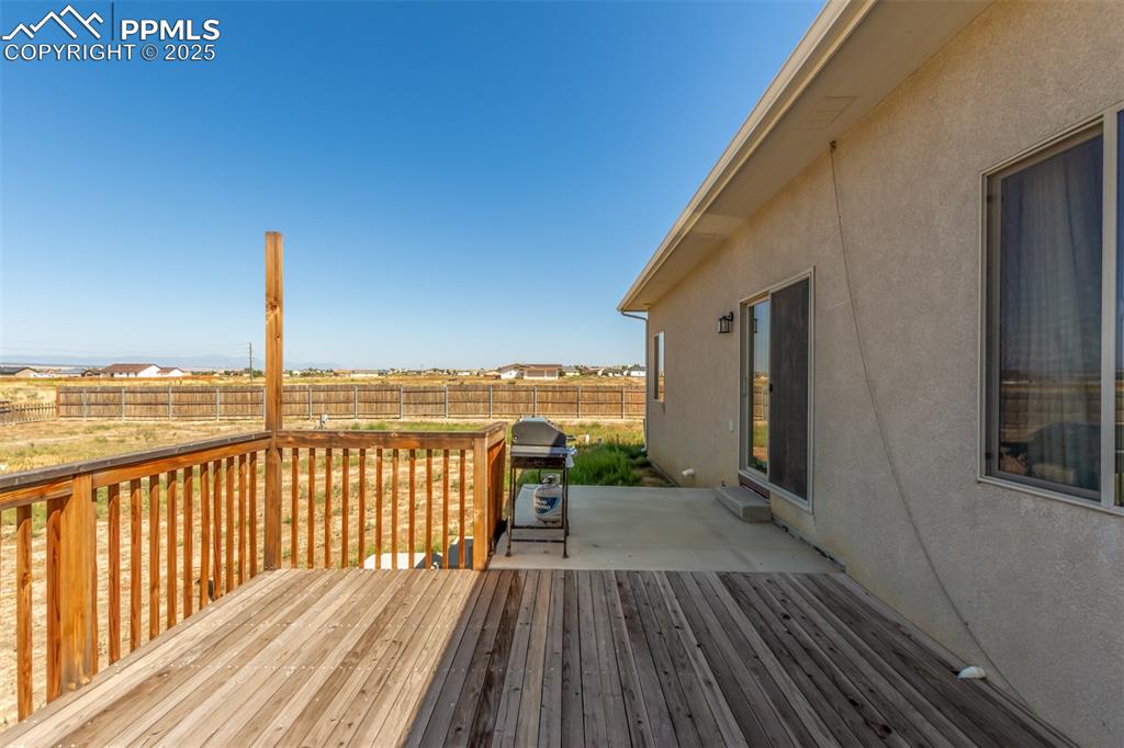 Image 34 of 39: Deck