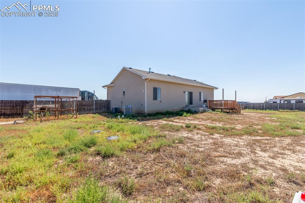 Image 39 of 39: Back of Structure