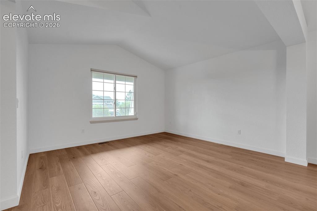 Image 6 of 50: Living Room