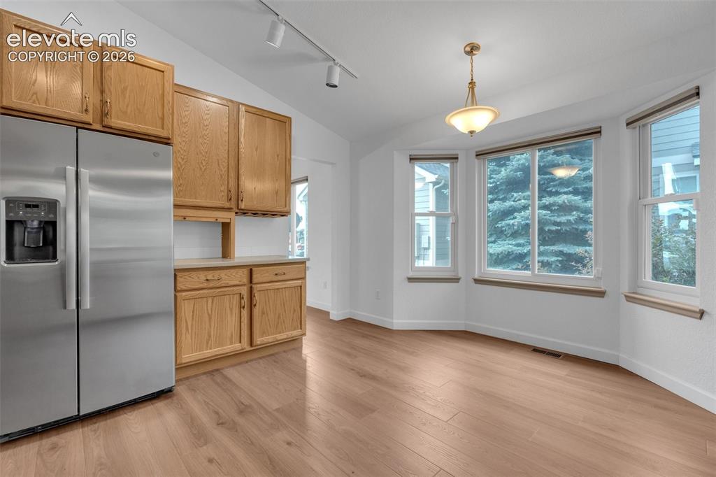 Image 8 of 50: Kitchen