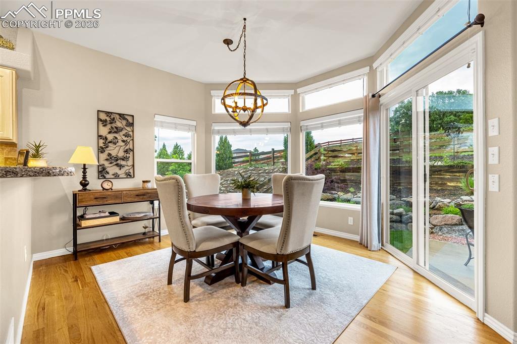 Image 13 of 49: Dining Area