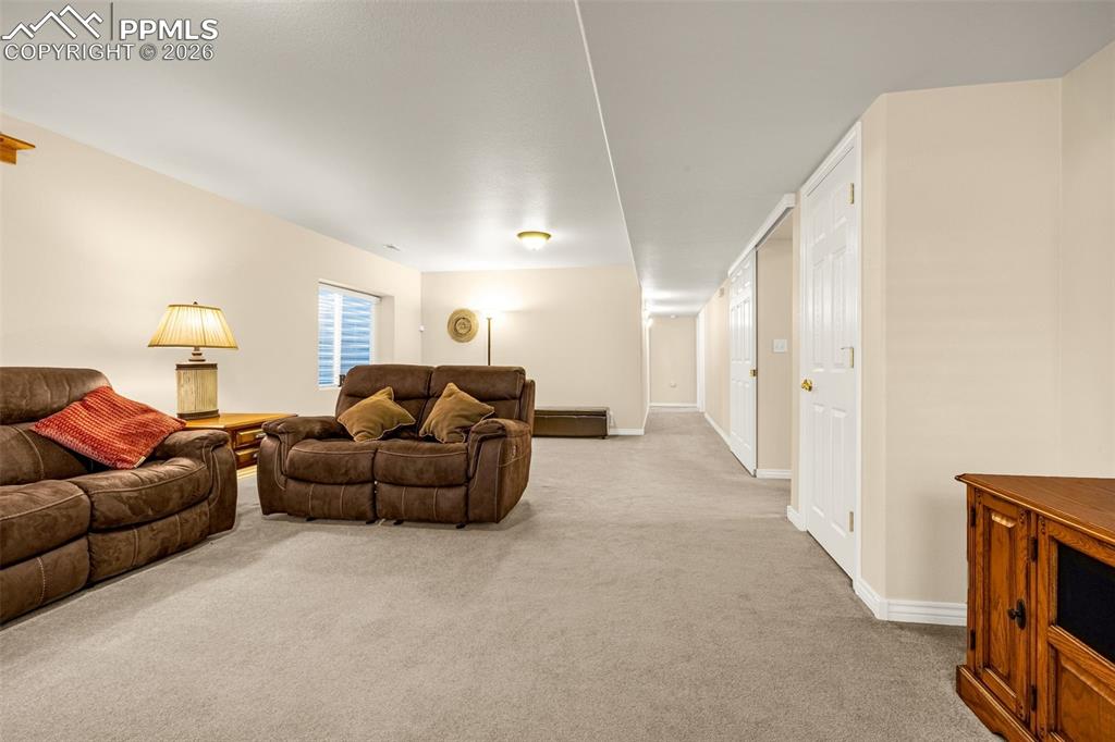 Image 32 of 49: Family Room