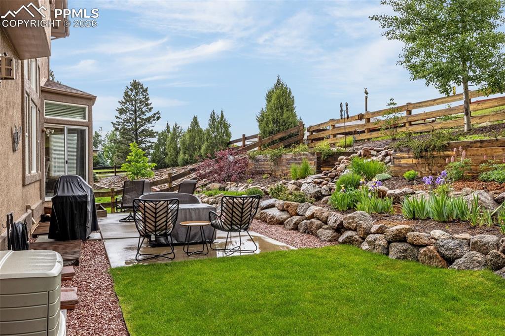 Image 37 of 49: Yard