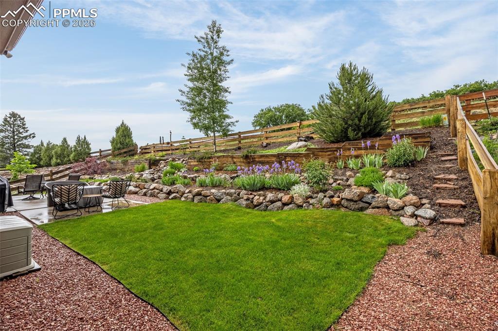 Image 38 of 49: Yard