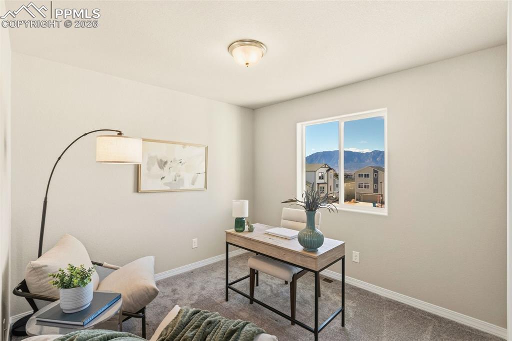 Image 22 of 31: Office