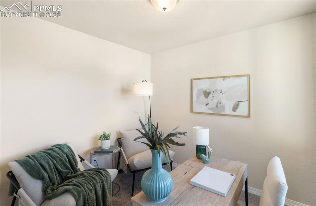 Image 23 of 31: Office