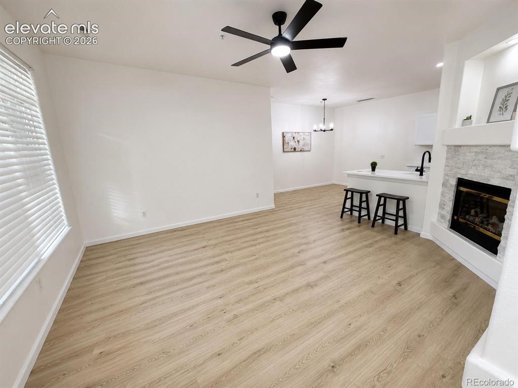 Image 4 of 19: Kitchen