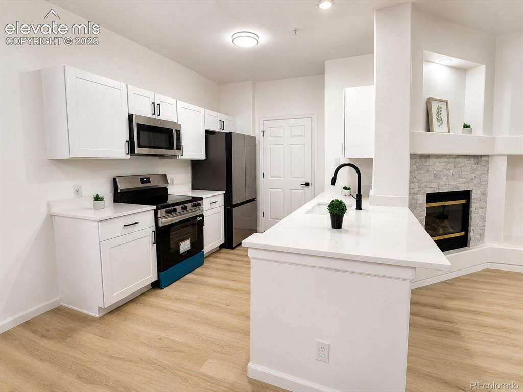 Image 6 of 19: Kitchen