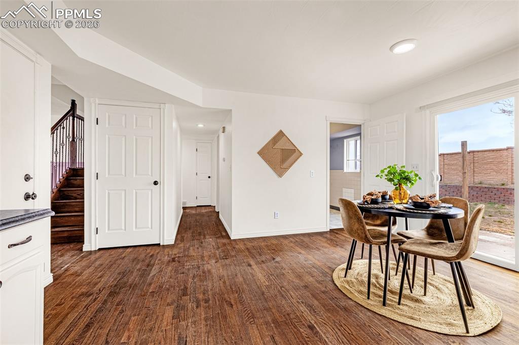 Image 14 of 38: Dining Area