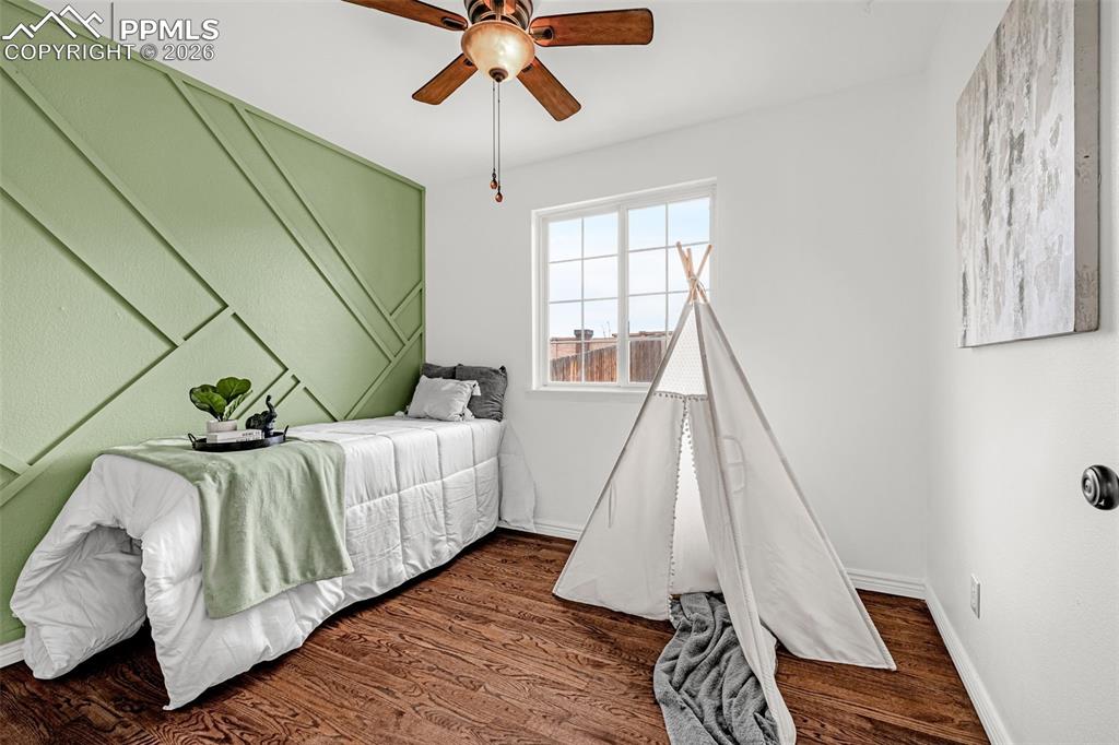 Image 17 of 38: Bedroom