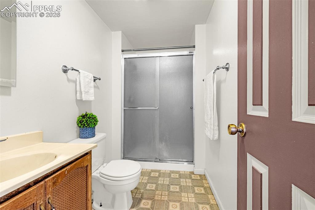 Image 22 of 38: Bathroom