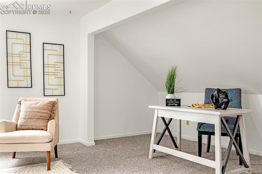 Image 25 of 38: Office