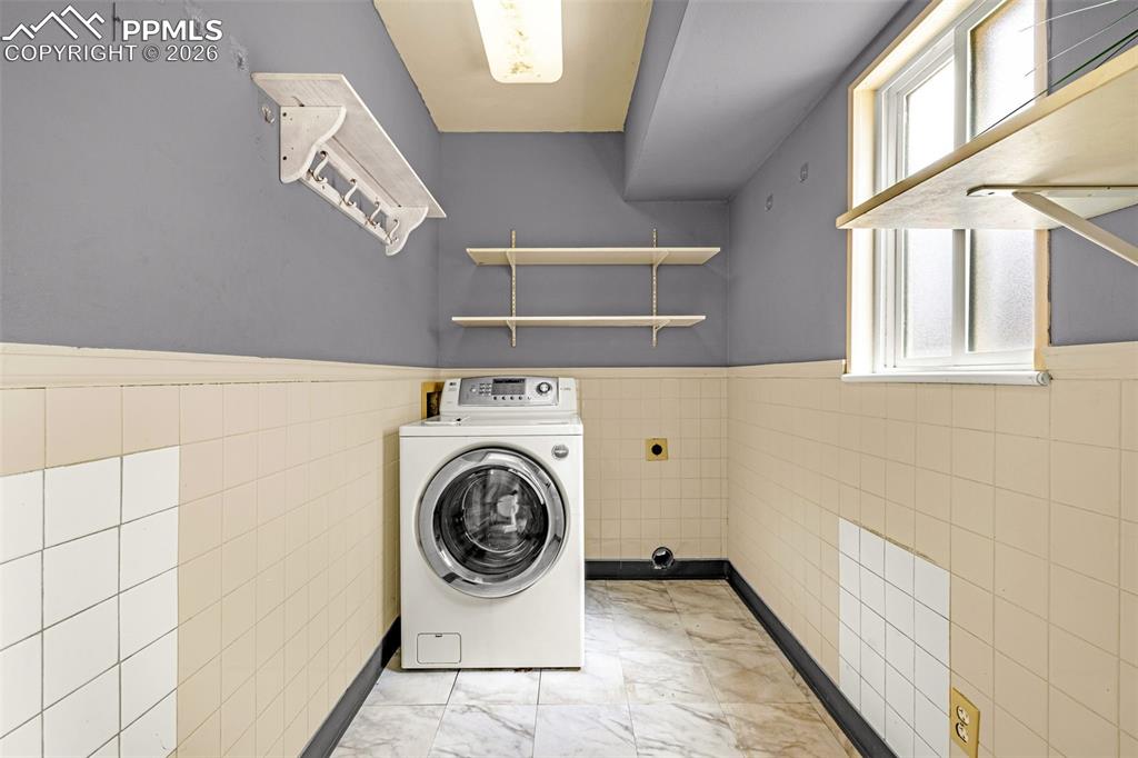 Image 26 of 38: Laundry