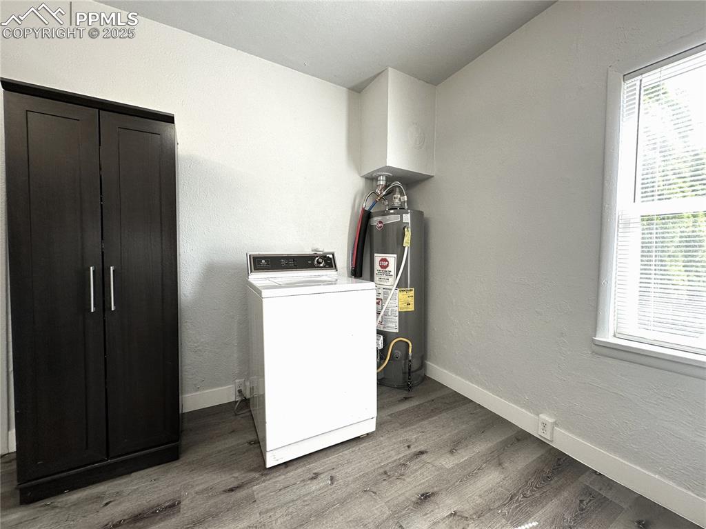 Image 10 of 24: Laundry