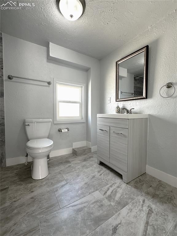 Image 21 of 24: Bathroom