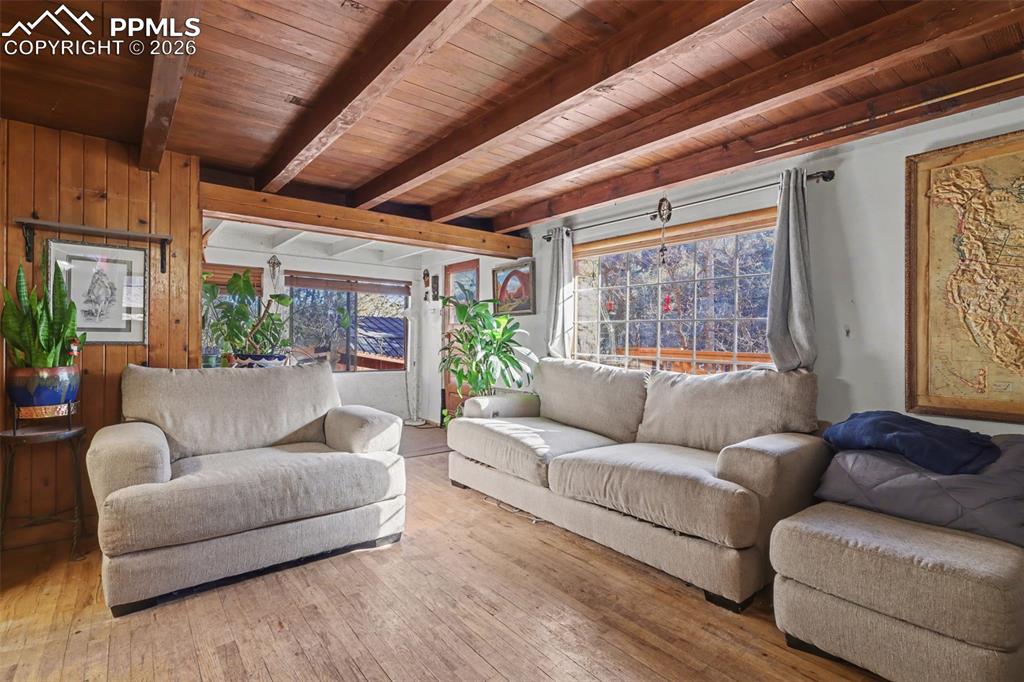 Image 2 of 17: Living Room