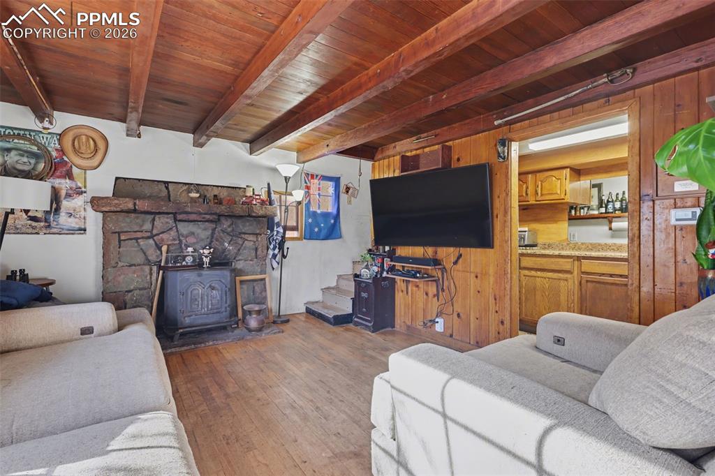 Image 3 of 17: Living Room