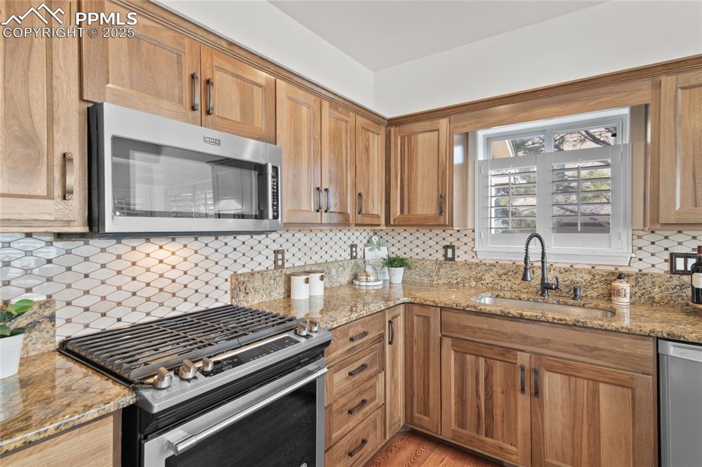 Image 20 of 50: Gas Range in Kitchen. Updated Cabinets and granite counters