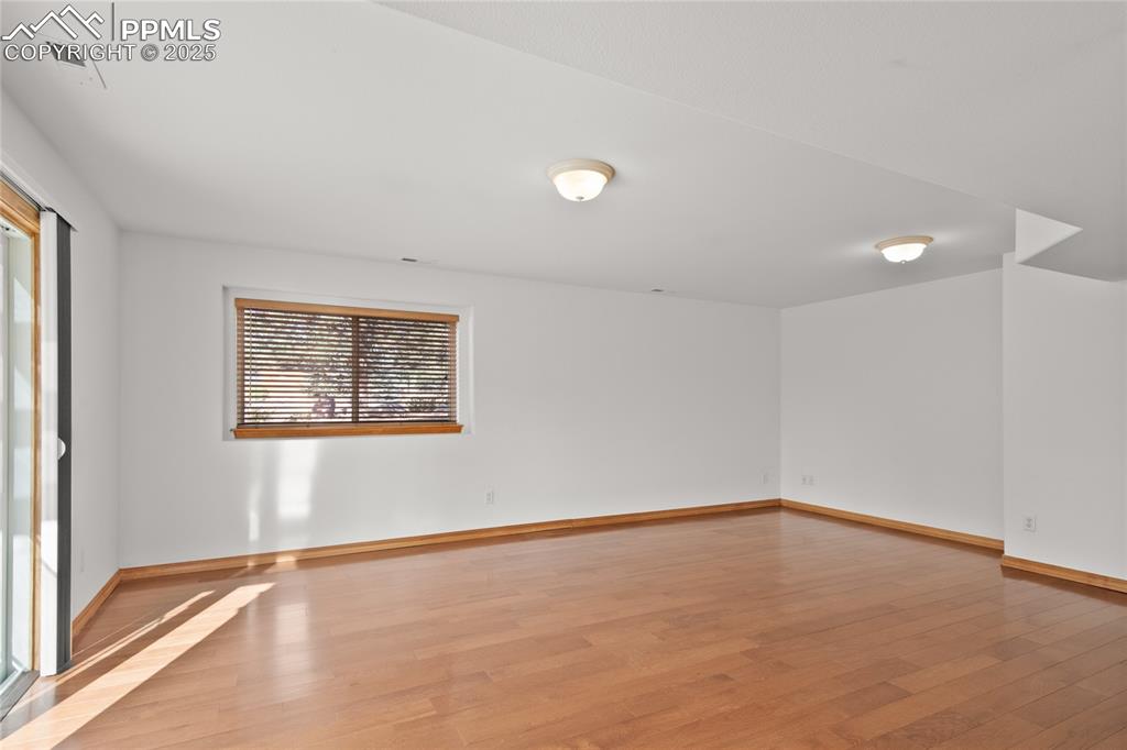 Image 35 of 50: Bonus Room