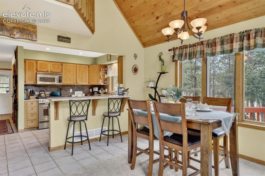 Image 12 of 38: Dining Area