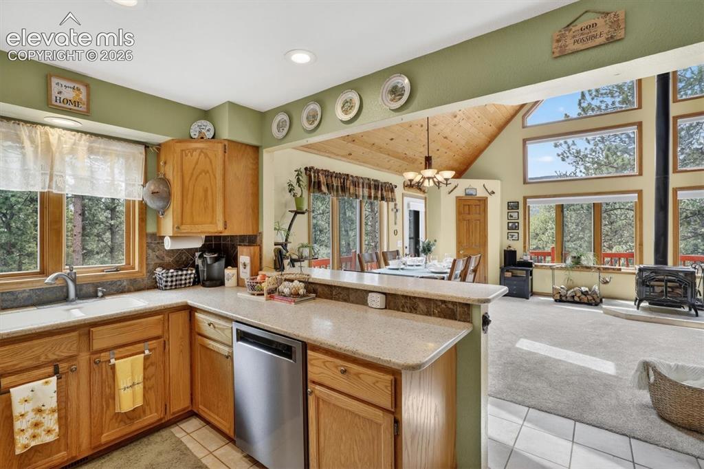 Image 14 of 38: Kitchen