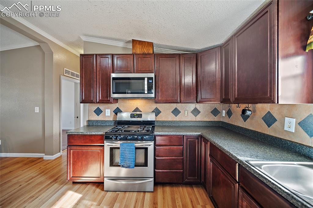 Image 11 of 43: Kitchen