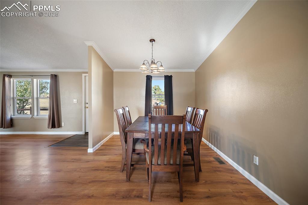 Image 8 of 43: Dining Area