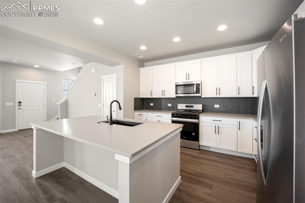 Image 10 of 47: Kitchen